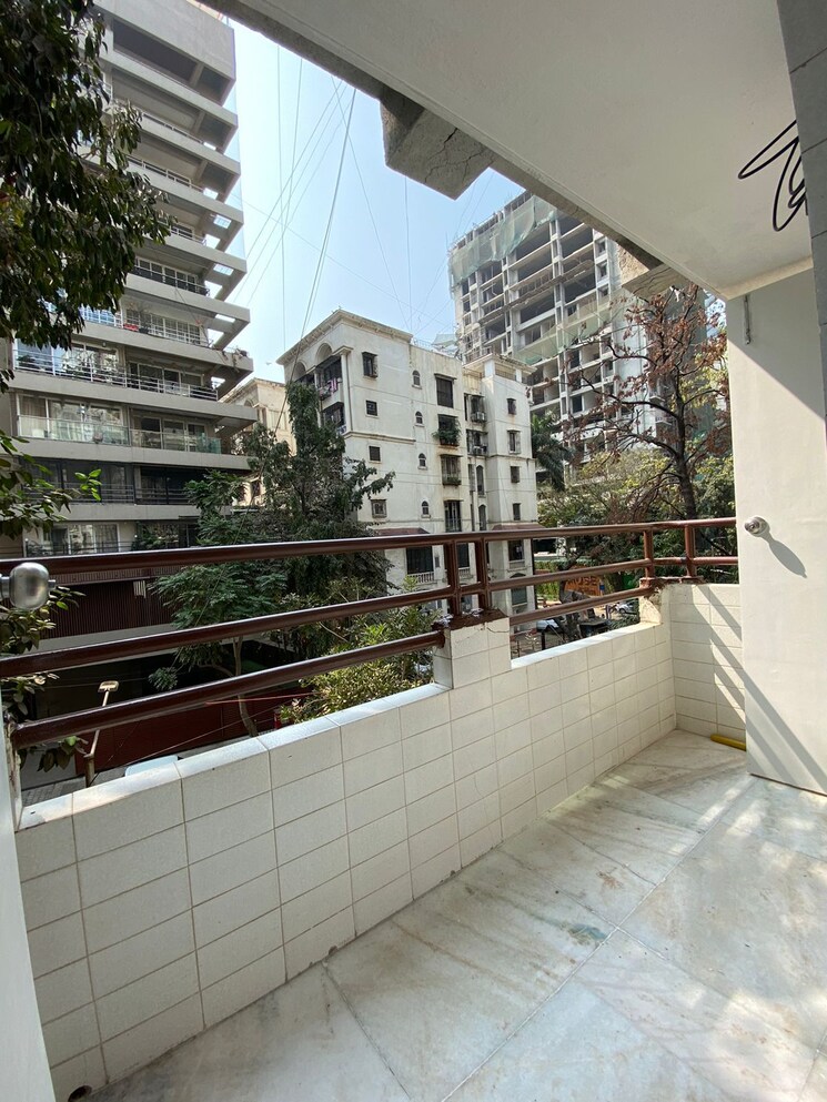 Balcony, khar west 3 Bedroom 1000 Sq.Ft. Apartment In Khar West Mumbai 9612644