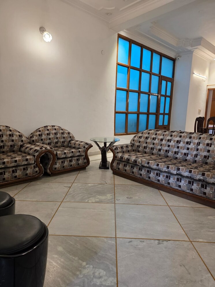 Living Room, rwa-apartments-sector-20 4 Bedroom 300 Sq.Mt. Builder Floor In Sector 20 Noida 9612559