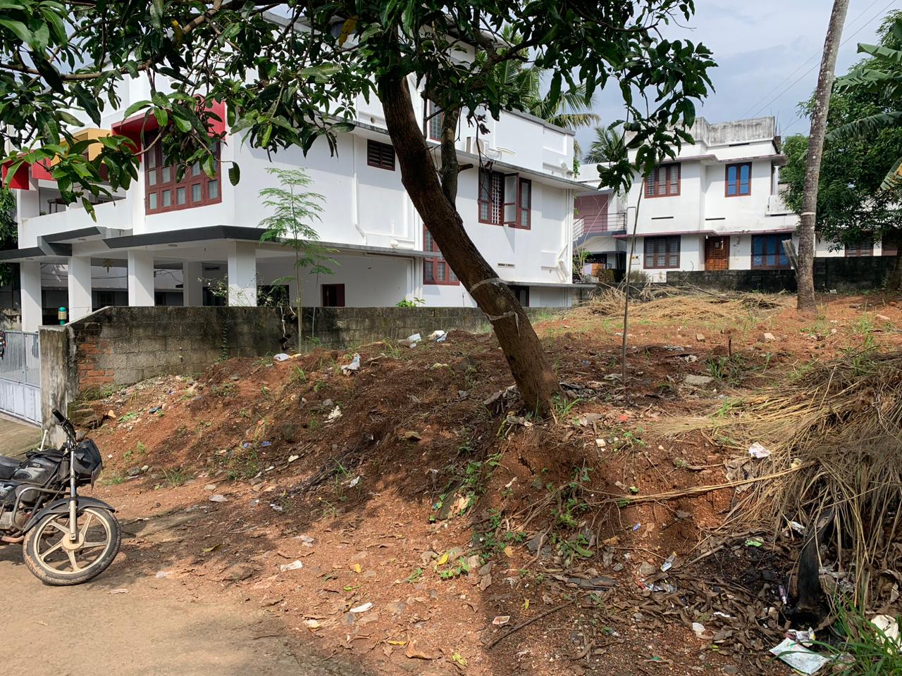 Plot For Sale in Ulloor