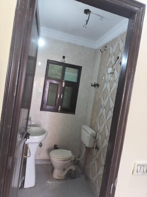 Bathroom in 2.5 BHK Apartment at Sector 11 Dwarka – for Rent