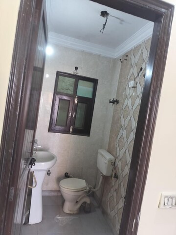 Bathroom in 2.5 BHK Apartment at Sector 11 Dwarka – for Rent