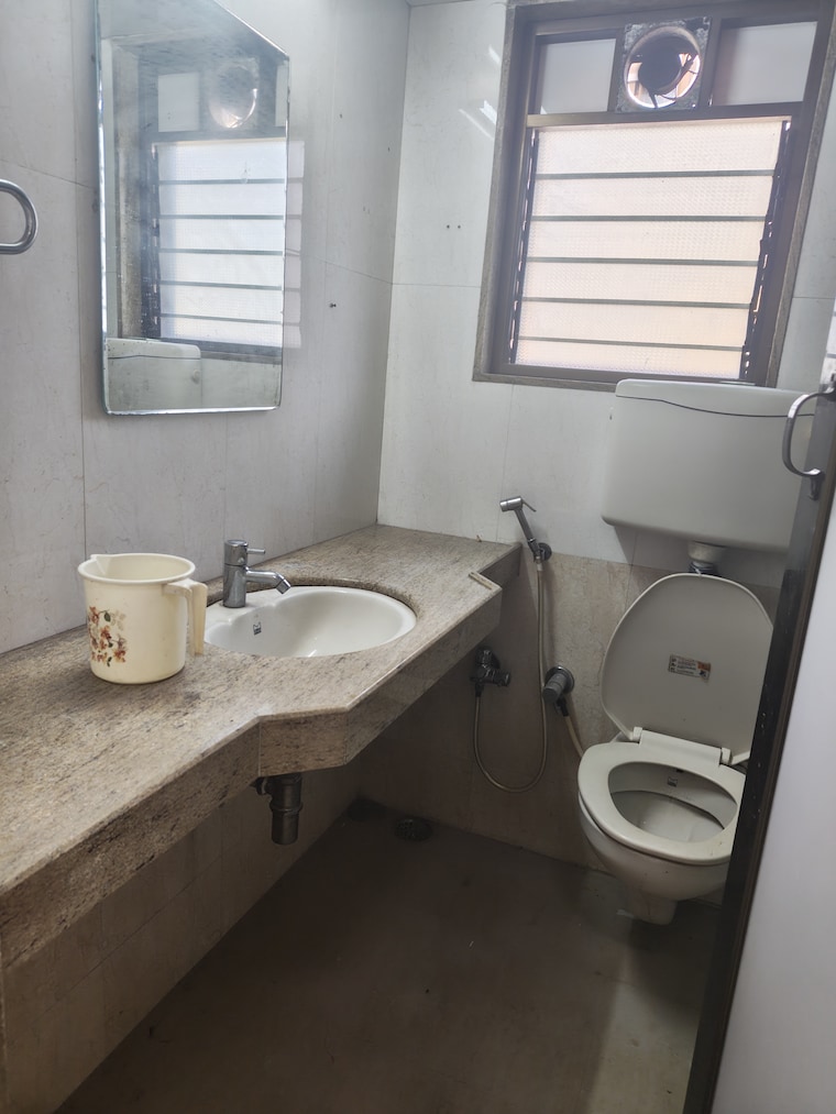 Bathroom, hari-venu-apartment 1 Bedroom 550 Sq.Ft. Apartment In Prabhadevi Mumbai 9612687