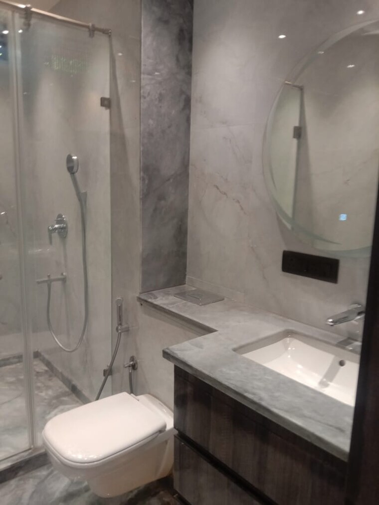 Bathroom, lajpat nagar 4 3 Bedroom 1800 Sq.Ft. Apartment In Lajpat Nagar 4 Delhi 9612676