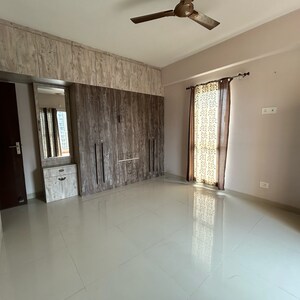 Room in 3 BHK Apartment at Eldeco Accolade, Saini Colony – for Rent