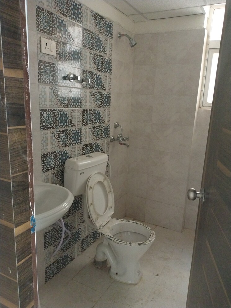 Bathroom, signature-global-proxima 2 Bedroom 675 Sq.Ft. Apartment In Sector 89 Gurgaon 9612881