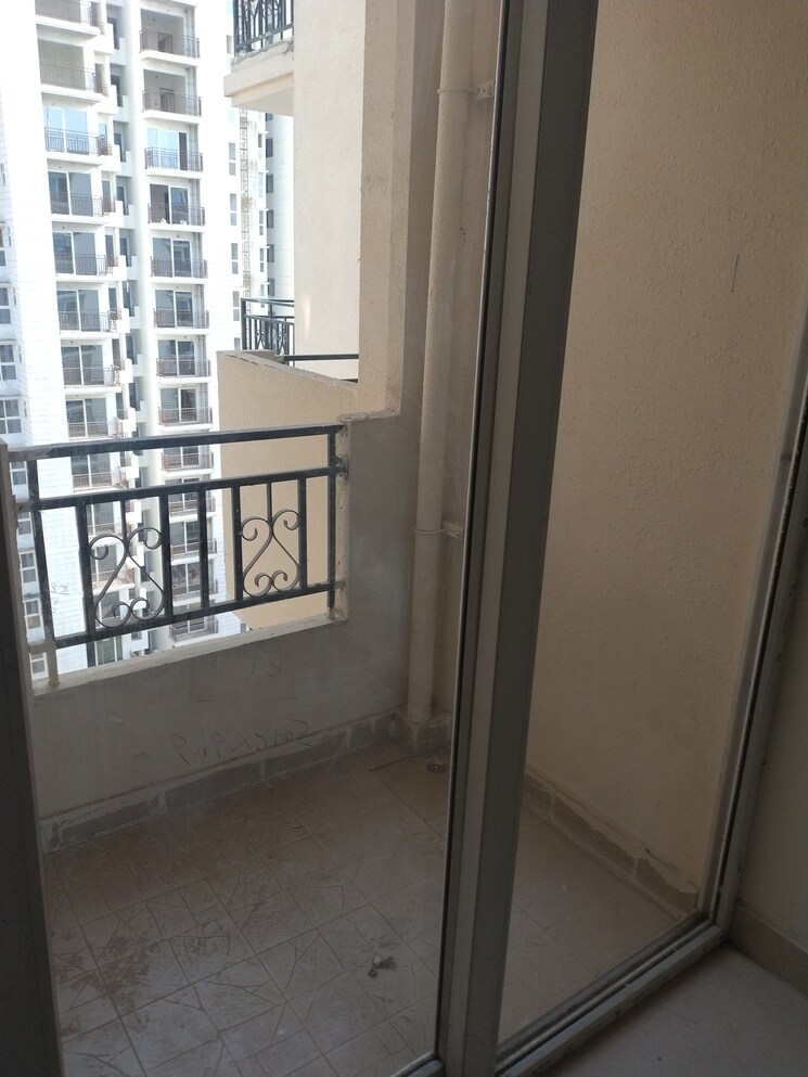 Balcony, signature-global-proxima 2 Bedroom 665 Sq.Ft. Apartment In Sector 89 Gurgaon 9612919
