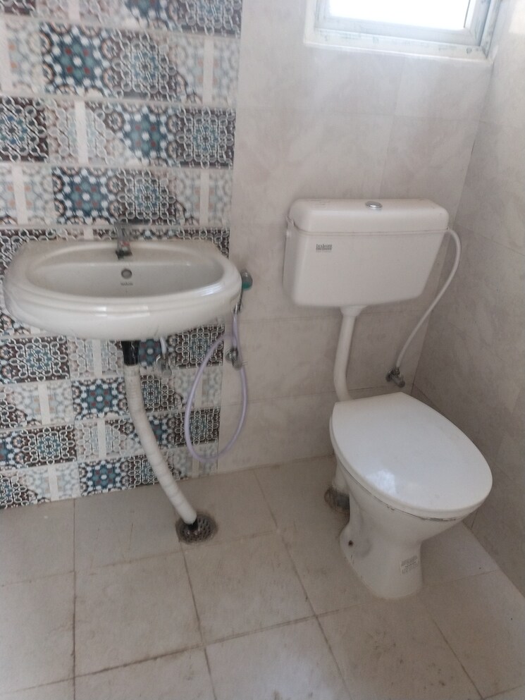 Bathroom, signature-global-proxima 2 Bedroom 665 Sq.Ft. Apartment In Sector 89 Gurgaon 9612919