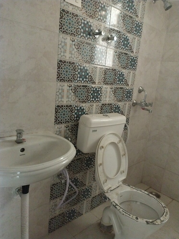 Bathroom, signature-global-proxima 2 Bedroom 665 Sq.Ft. Apartment In Sector 89 Gurgaon 9612919