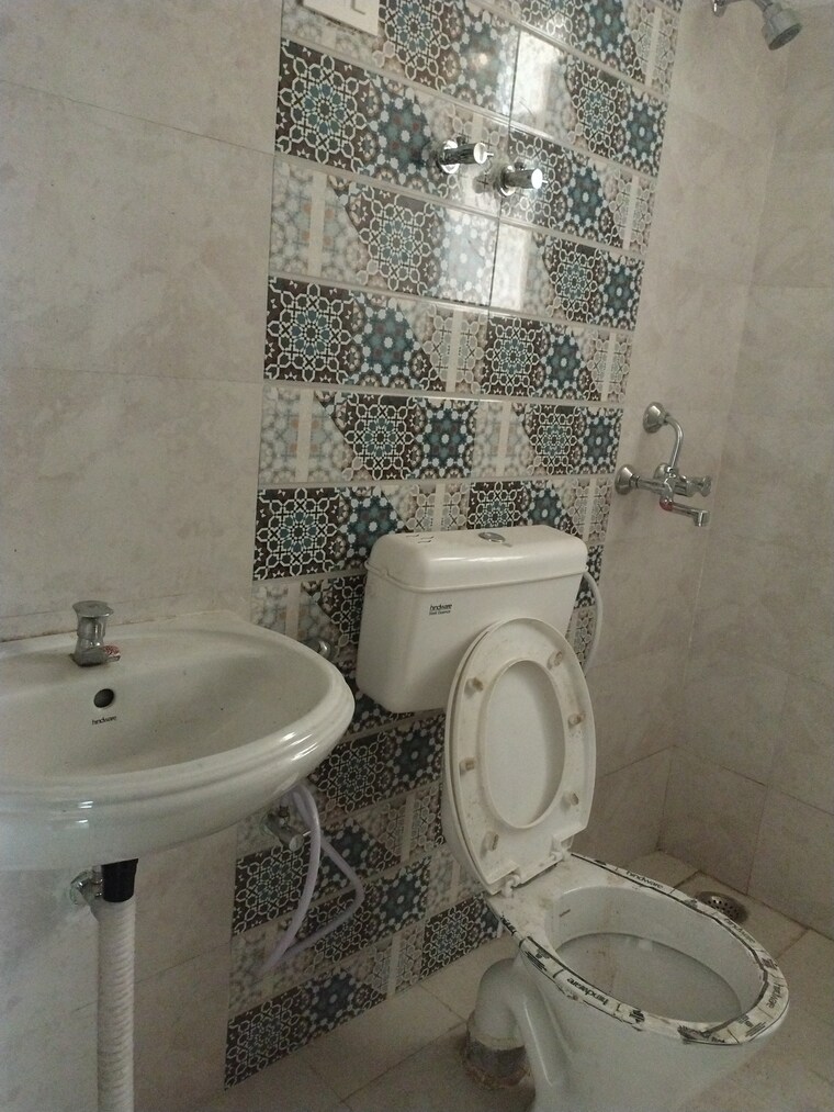 Bathroom, signature-global-proxima 2 Bedroom 665 Sq.Ft. Apartment In Sector 89 Gurgaon 9612919