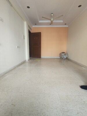 Room in 2 BHK Apartment at Star CHS Prabhadevi, Prabhadevi – for Rent