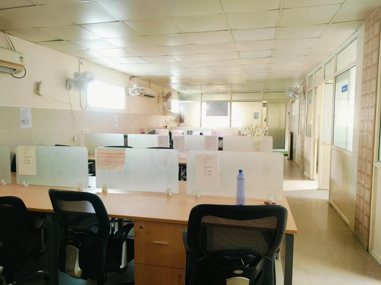 Cover Image, sector 62 Commercial Office Space 2700 Sq.Ft. In Sector 62 Noida 9609768