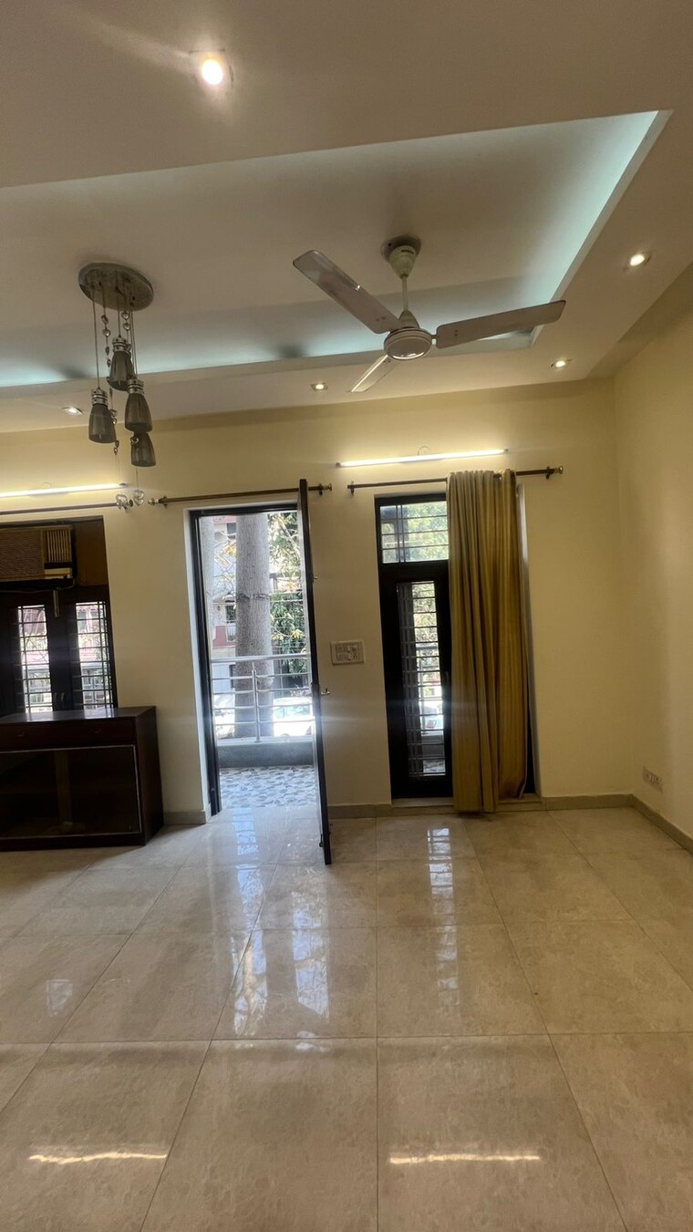 Room, east of kailash 2 Bedroom 1350 Sq.Ft. Builder Floor In East Of Kailash Delhi 9613182