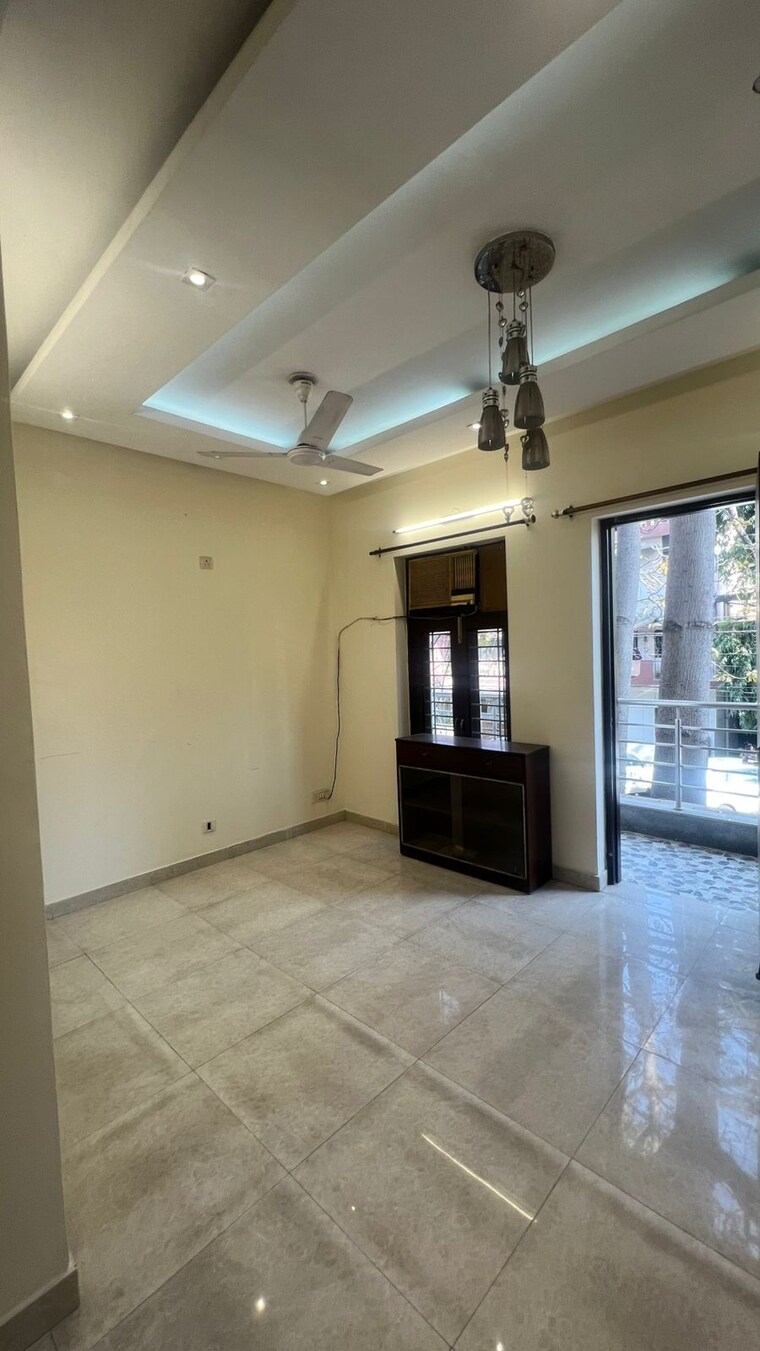 Room, east of kailash 2 Bedroom 1350 Sq.Ft. Builder Floor In East Of Kailash Delhi 9613182