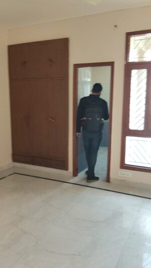 Room in 2 BHK Apartment at Shubhkamna Advert Apartments, Sector 50 – for Rent