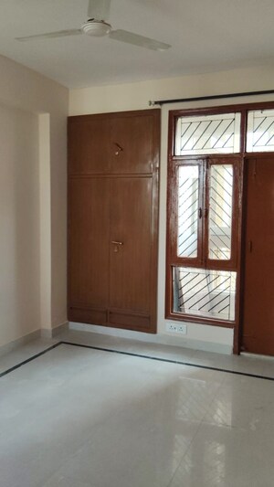 Room in 2 BHK Apartment at Shubhkamna Advert Apartments, Sector 50 – for Rent