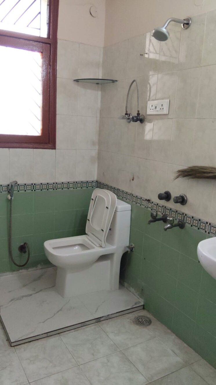 Bathroom, shubhkamna-advert-apartments 2 Bedroom 1120 Sq.Ft. Apartment In Sector 50 Noida 9613178