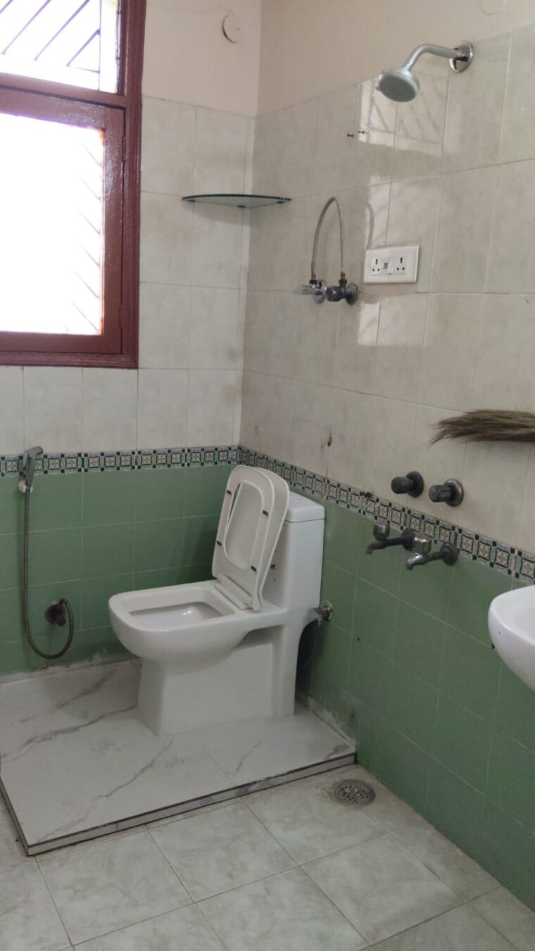 Bathroom, shubhkamna-advert-apartments 2 Bedroom 1120 Sq.Ft. Apartment In Sector 50 Noida 9613178