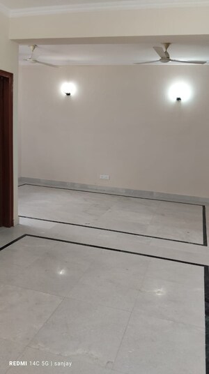 Room in 2 BHK Apartment at Shubhkamna Advert Apartments, Sector 50 – for Rent