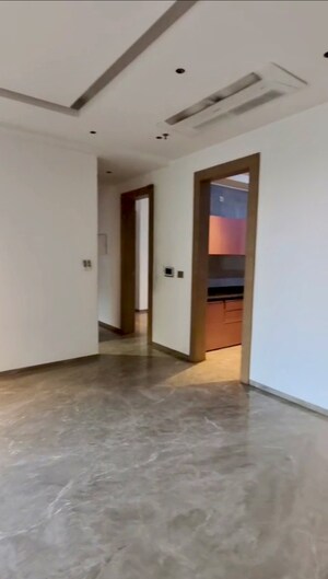 Room in 3 BHK Apartment at Goregaon West – for Rent