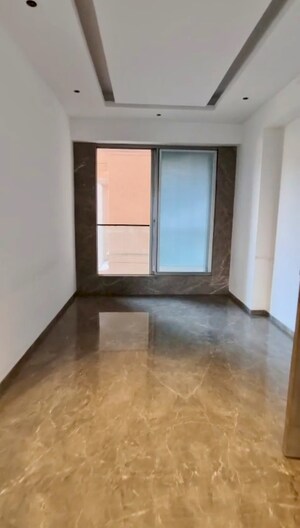 Room in 3 BHK Apartment at Goregaon West – for Rent