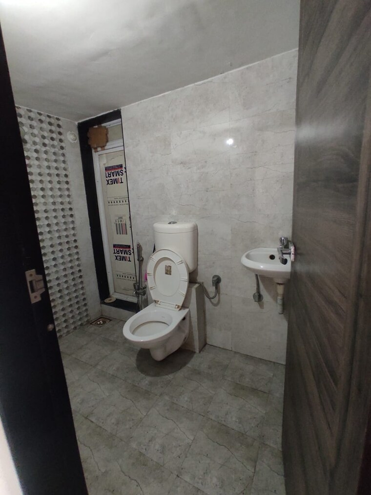 Bathroom, mira road east 1 Bedroom 550 Sq.Ft. Apartment In Mira Road East Thane 9613263