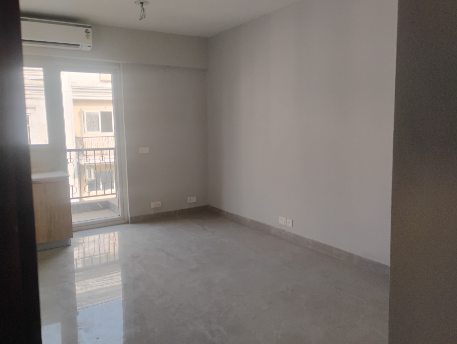 2 BHK + Extra Room Apartment For Sale in Signature Global City 81