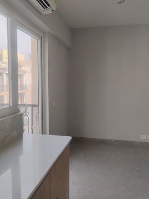 Room in 2 BHK Apartment at Signature Global City 81, Sector 81 – for Sale