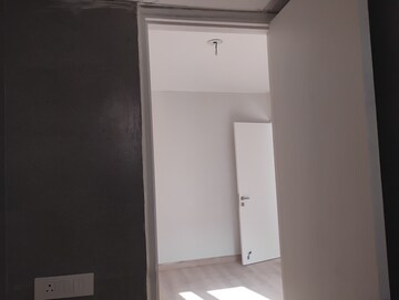 Room in 2 BHK Apartment at Signature Global City 81, Sector 81 – for Sale