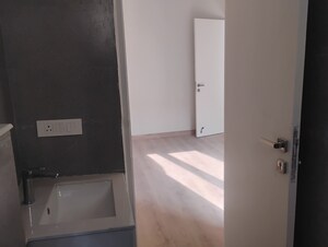 Room in 3 BHK Apartment at Signature Global City 81, Sector 81 – for Sale