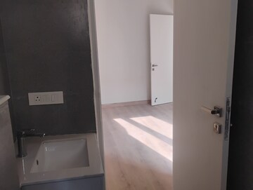 Room in 3 BHK Apartment at Signature Global City 81, Sector 81 – for Sale