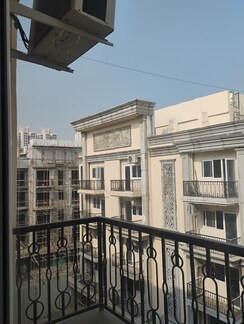 3 BHK + Extra Room Apartment For Sale in Signature Global City 81