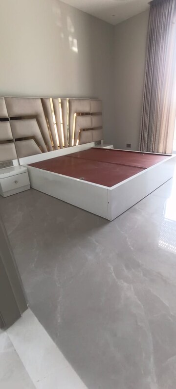 Master Bedroom in 2 BHK Apartment at Sector 26 – for Rent