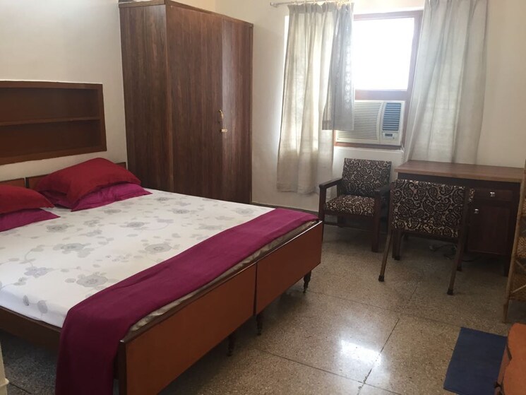 Bedroom, defence colony 1 Bedroom 2952 Sq.Ft. Builder Floor In Defence Colony Delhi 9613457