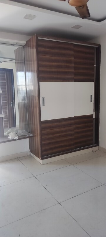 Furnished Amenities in 2 BHK Builder Floor at Janakpuri – for Sale