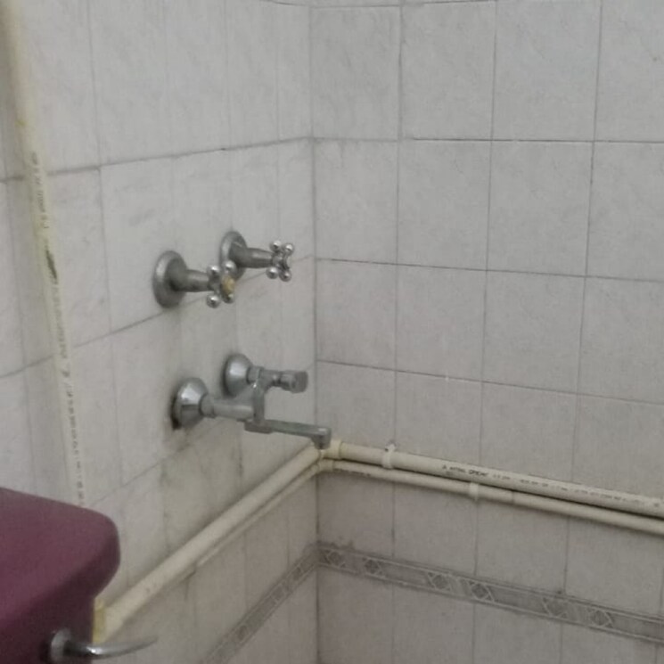 Bathroom, south extension 1 RK 400 Sq.Ft. Independent House In South Extension Delhi 9613514