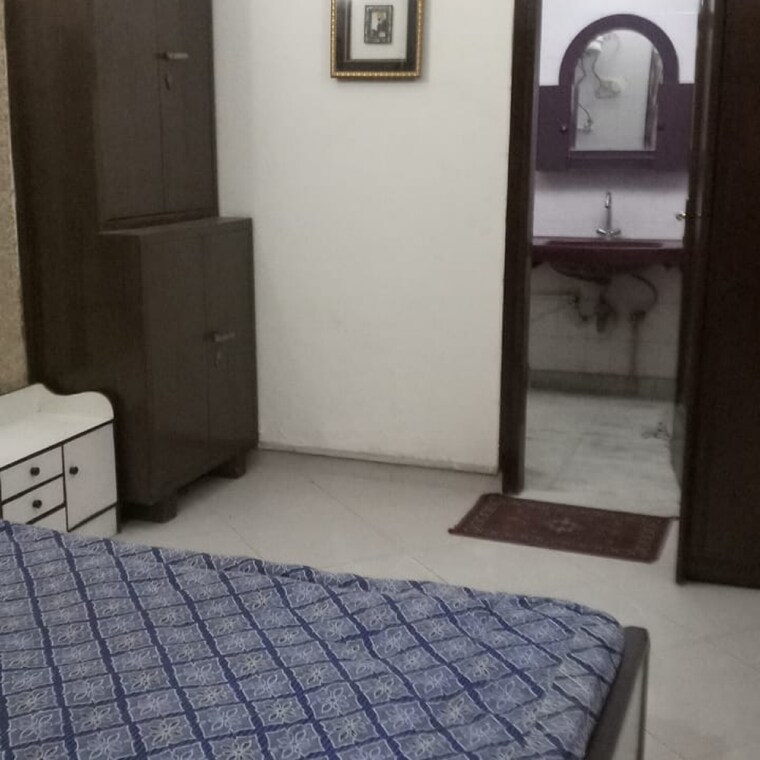 Bathroom, south extension 1 RK 400 Sq.Ft. Independent House In South Extension Delhi 9613514