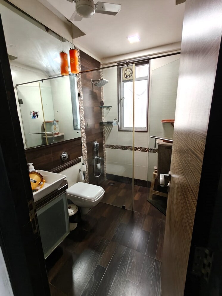 Attached Bathroom, bandra west 1 Bedroom 500 Sq.Ft. Apartment In Bandra West Mumbai 9613473