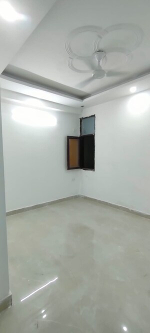 Room in 3 BHK Builder Floor at Saket – for Rent