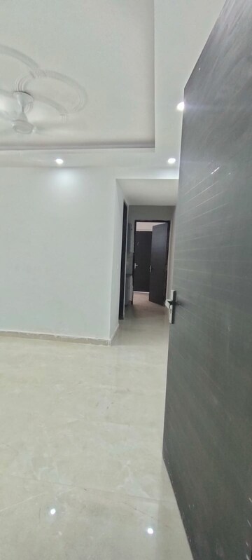 Room in 3 BHK Builder Floor at Saket – for Rent