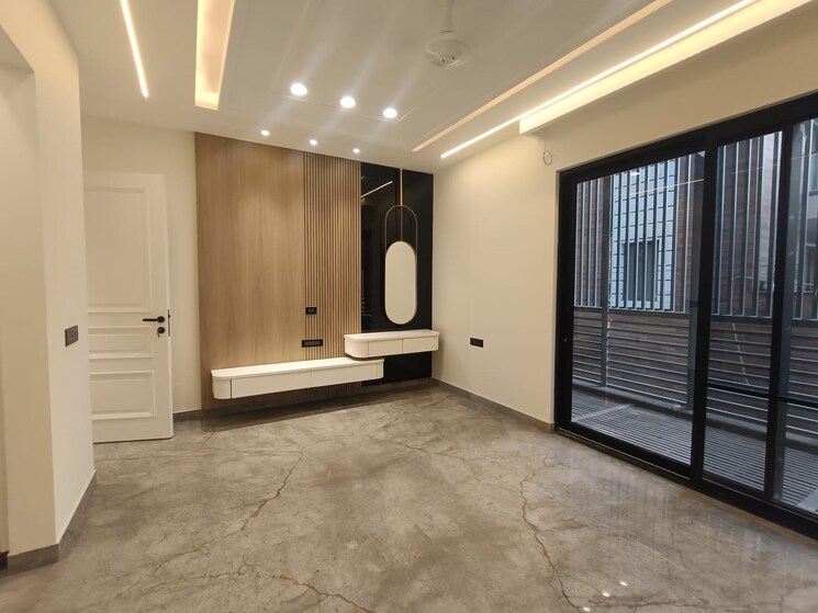 Room, janakpuri 4 Bedroom 325 Sq.Yd. Builder Floor In Janakpuri Delhi 9613601