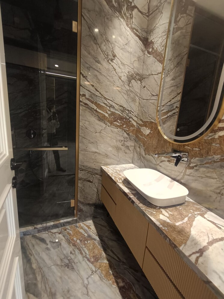 Bathroom, janakpuri 4 Bedroom 325 Sq.Yd. Builder Floor In Janakpuri Delhi 9613601