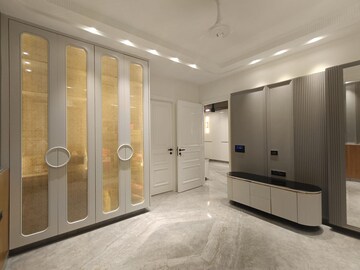 Room in 4 BHK Builder Floor at Janakpuri – for Sale