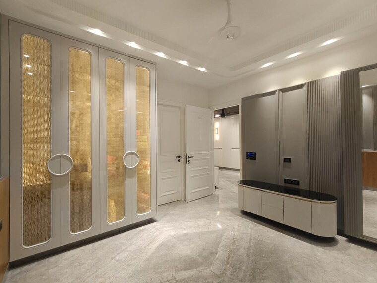 Room, janakpuri 4 Bedroom 325 Sq.Yd. Builder Floor In Janakpuri Delhi 9613601