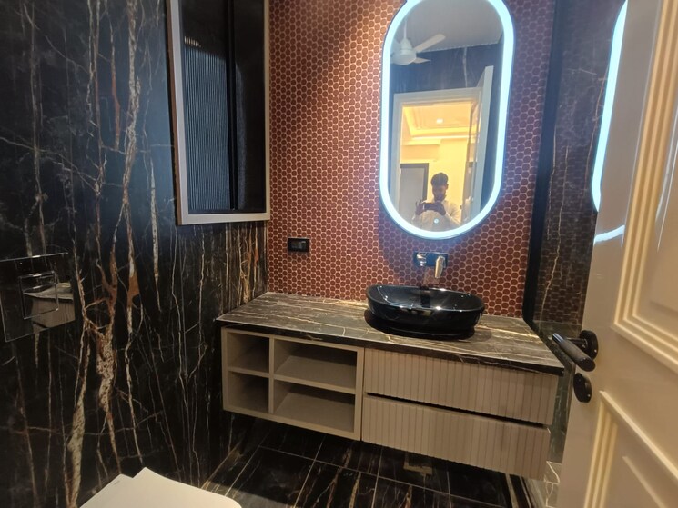 Bathroom, janakpuri 4 Bedroom 325 Sq.Yd. Builder Floor In Janakpuri Delhi 9613601