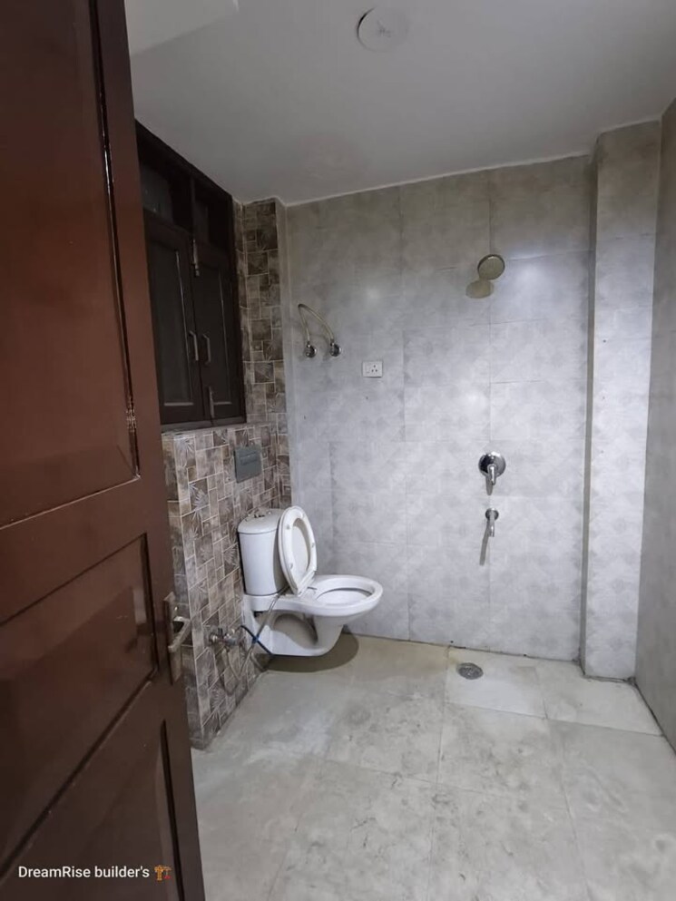 Bathroom, shivalik colony 5 Bedroom 2200 Sq.Ft. Builder Floor In Shivalik Colony Delhi 9613529