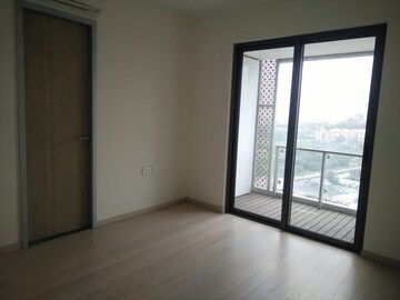 Room in 3 BHK Apartment at Lodha Aura, Wadala – for Rent