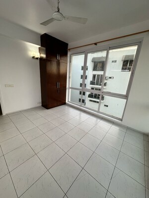 Room in 3 BHK Apartment at Vatika City, Sector 49 – for Rent