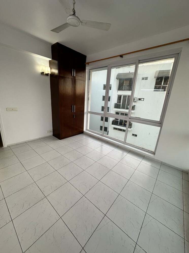 Room, vatika-city 3 Bedroom 1566 Sq.Ft. Apartment In Sector 49 Gurgaon 9614025