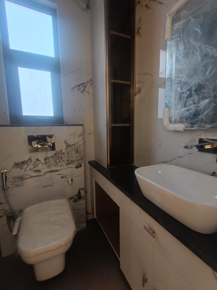 Bathroom, janakpuri 3 Bedroom 1350 Sq.Ft. Builder Floor In Janakpuri Delhi 9613714