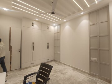 Room in 3 BHK Builder Floor at Janakpuri – for Sale